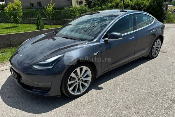 Tesla Model 3 — polovni automobil