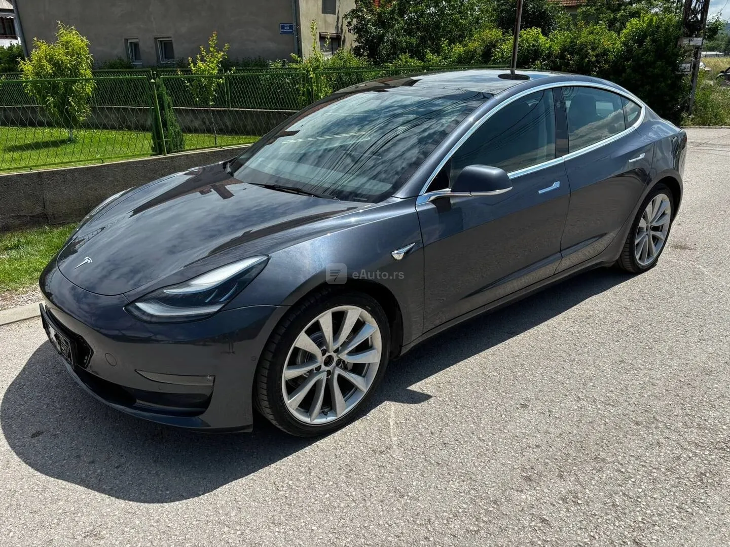 Tesla Model 3 — polovni automobil
