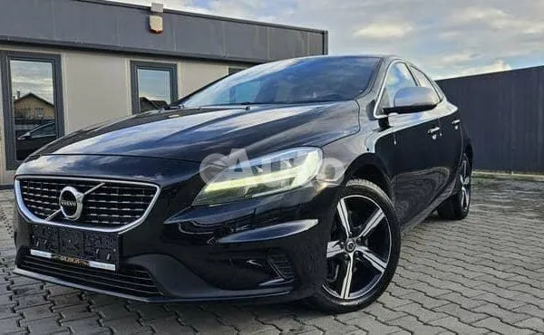 Volvo V40 — polovni automobil