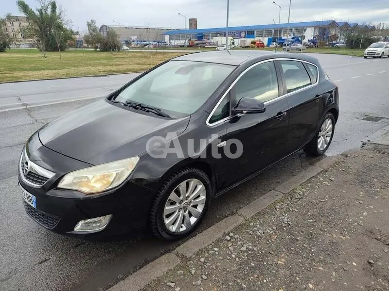 Opel Astra J — polovni automobil