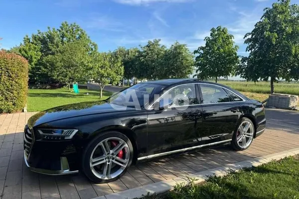 Audi S8 — polovni automobil