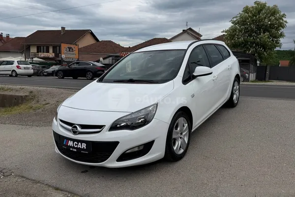 Opel Astra J — polovni automobil