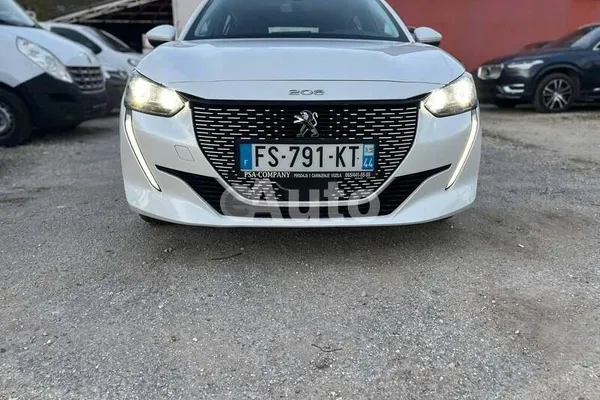 Peugeot 208 — polovni automobil