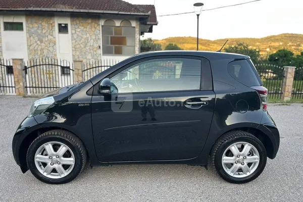 Toyota iQ — polovni automobil
