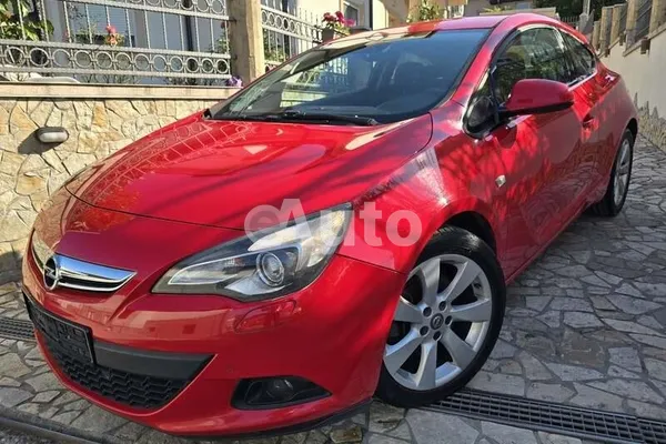Opel Astra J — polovni automobil