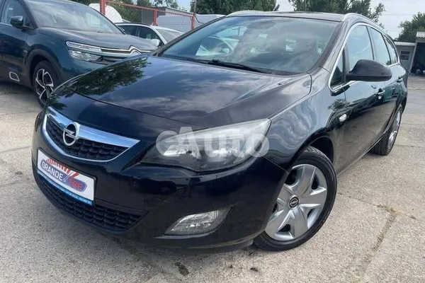 Opel Astra J — polovni automobil