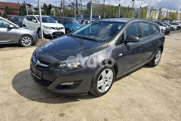 Opel Astra J — polovni automobil