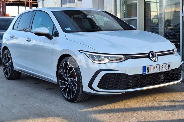 Volkswagen Golf 8 — polovni automobil
