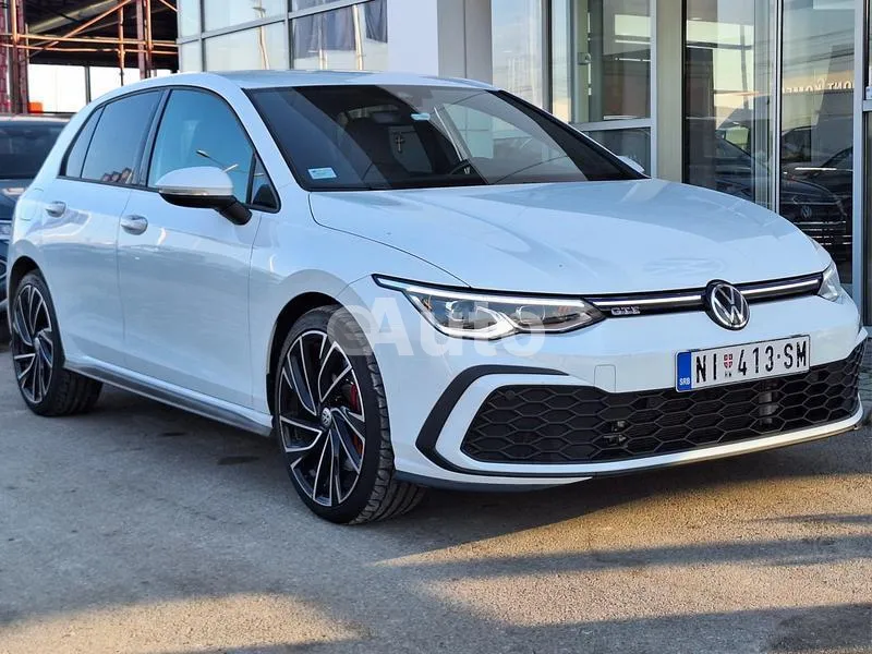Volkswagen Golf 8 — polovni automobil