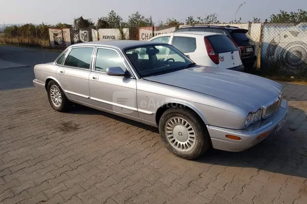 Jaguar XJ8 — polovni automobil