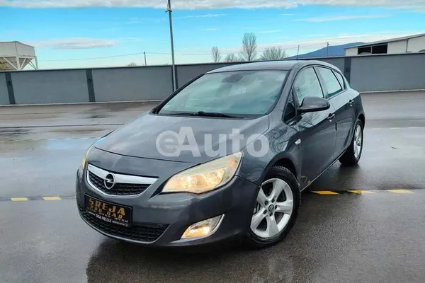Opel Astra J — polovni automobil