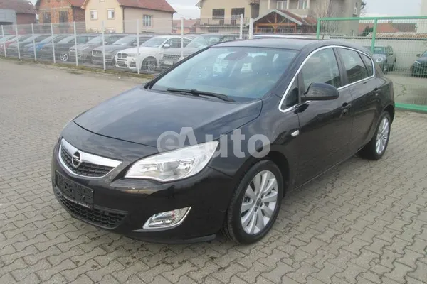 Opel Astra J — polovni automobil