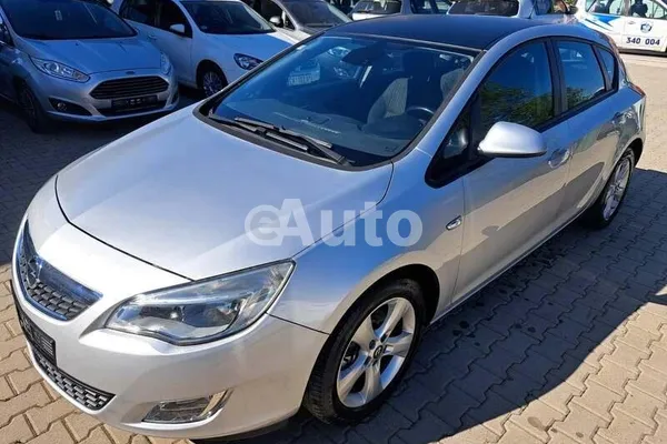 Opel Astra J — polovni automobil