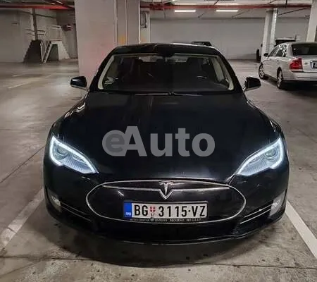 Tesla Model S — polovni automobil