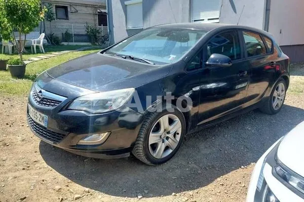 Opel Astra J — polovni automobil