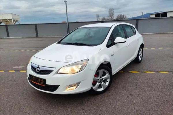 Opel Astra J — polovni automobil