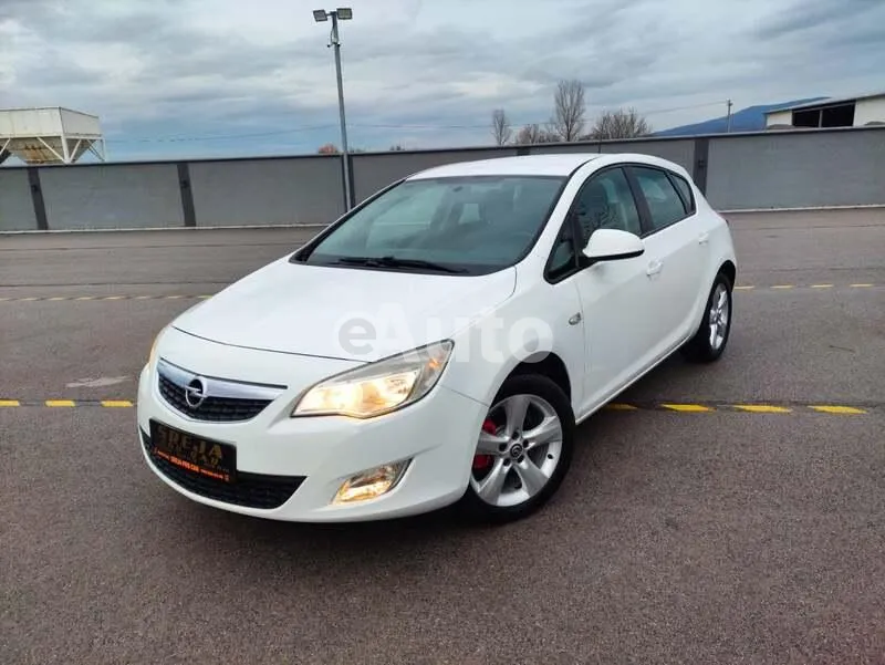 Opel Astra J — polovni automobil