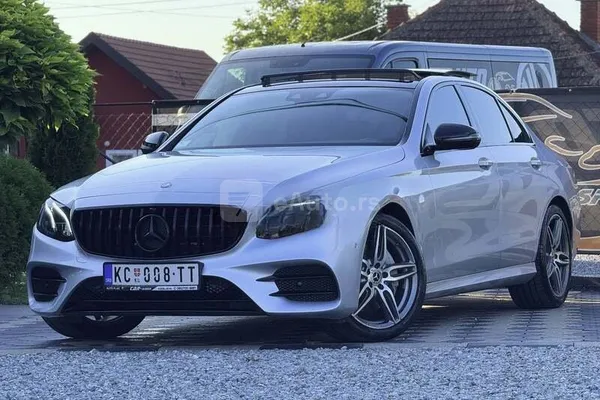 Mercedes Benz E 220 — polovni automobil