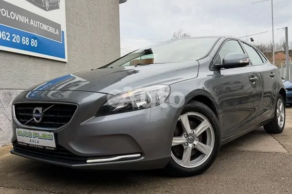 Volvo V40 — polovni automobil