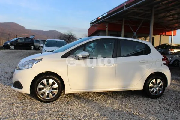 Peugeot 208 — polovni automobil