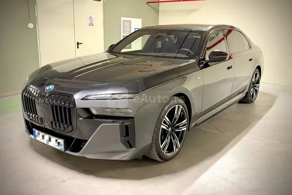 BMW i7 — polovni automobil