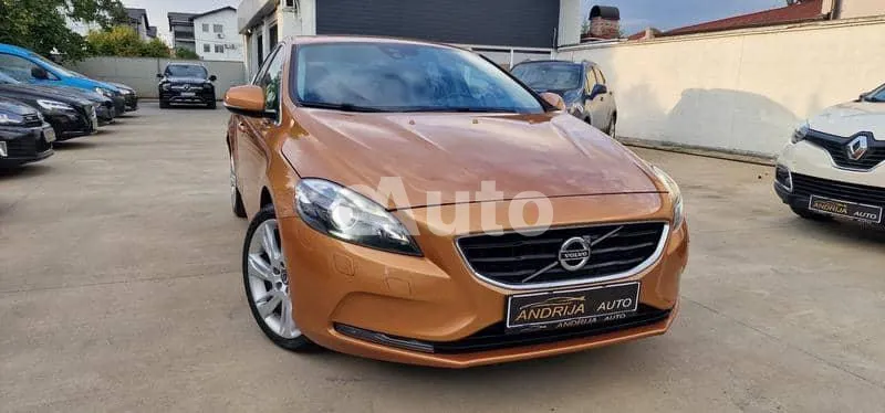 Volvo V40 — polovni automobil