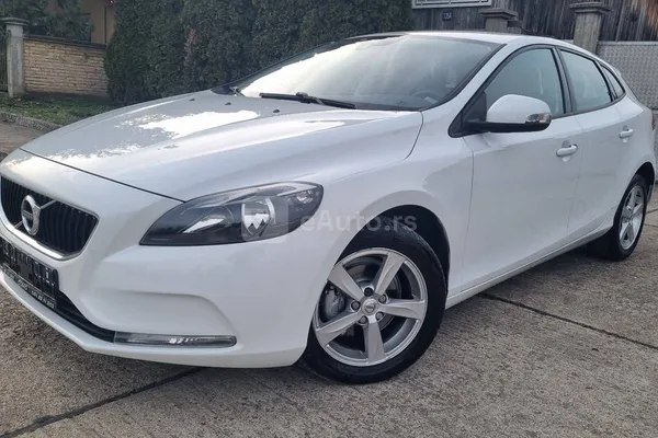 Volvo V40 — polovni automobil