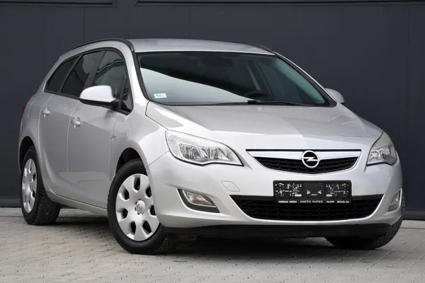 Opel Astra J — polovni automobil