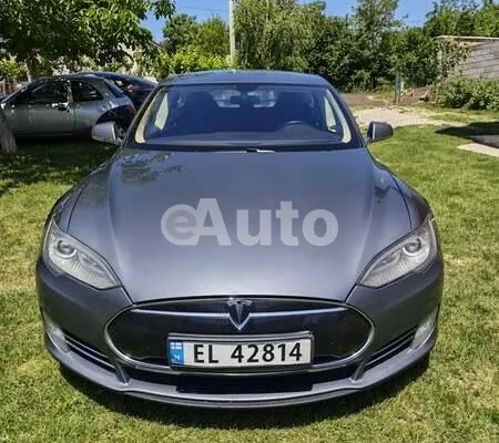 Tesla Model S — polovni automobil
