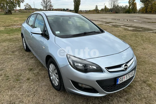 Opel Astra J — polovni automobil