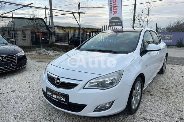 Opel Astra J — polovni automobil