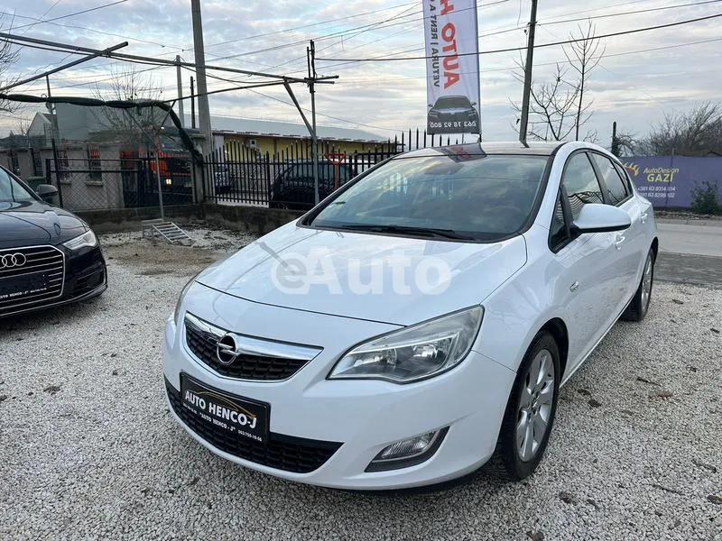 Opel Astra J — polovni automobil