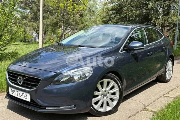 Volvo V40 — polovni automobil