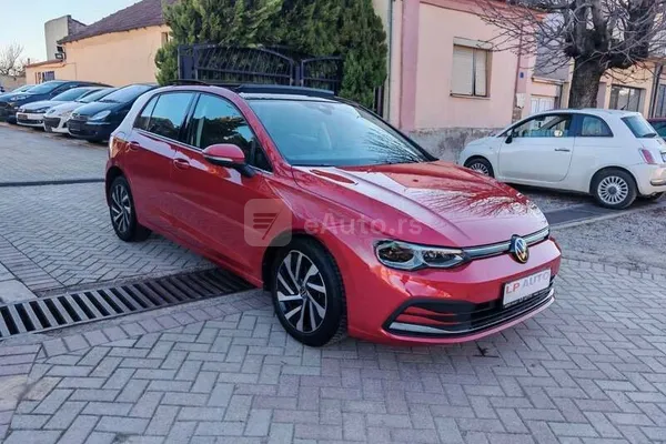 Volkswagen Golf 8 — polovni automobil