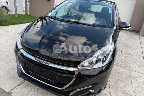 Peugeot 208 — polovni automobil