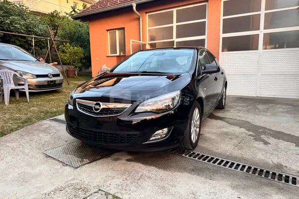 Opel Astra J — polovni automobil