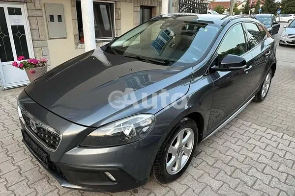 Volvo V40 — polovni automobil