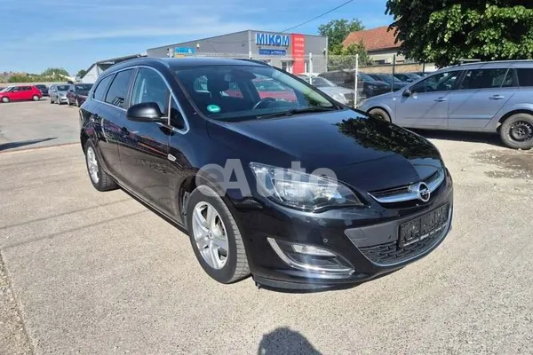 Opel Astra J — polovni automobil