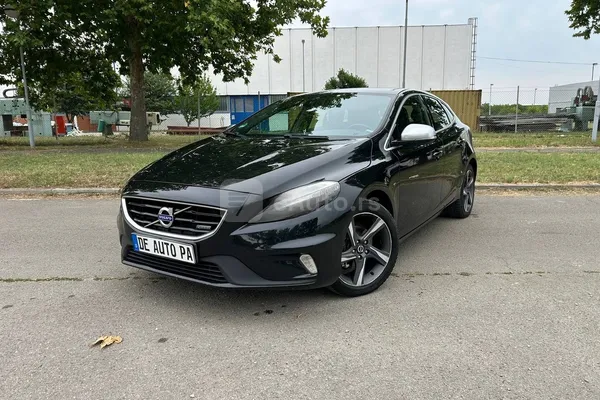 Volvo V40 — polovni automobil
