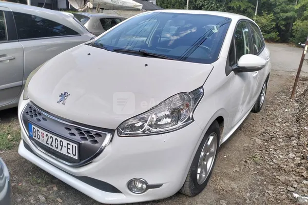 Peugeot 208 — polovni automobil
