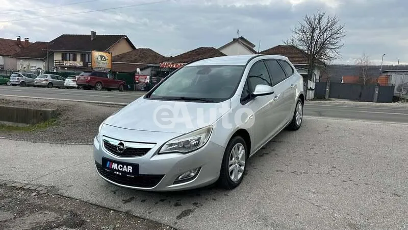 Opel Astra J — polovni automobil