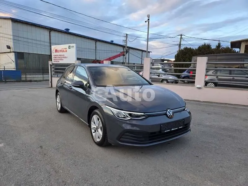 Volkswagen Golf 8 — polovni automobil