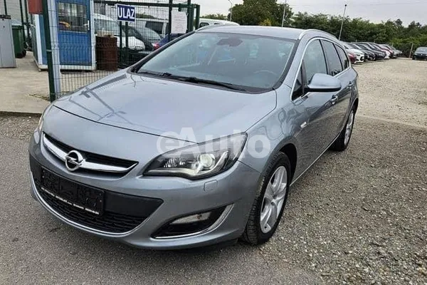 Opel Astra J — polovni automobil