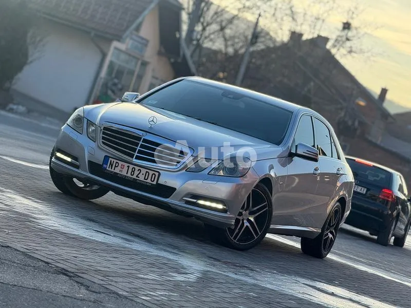 Mercedes Benz E 220 — polovni automobil