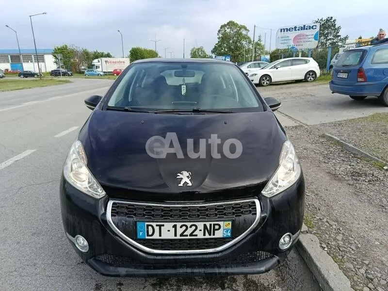 Peugeot 208 — polovni automobil