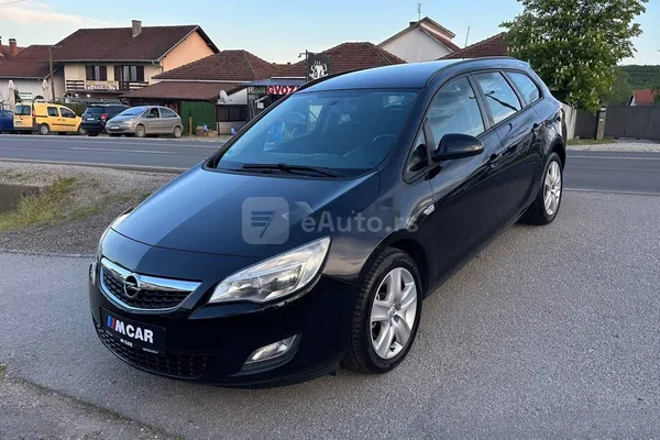 Opel Astra J — polovni automobil