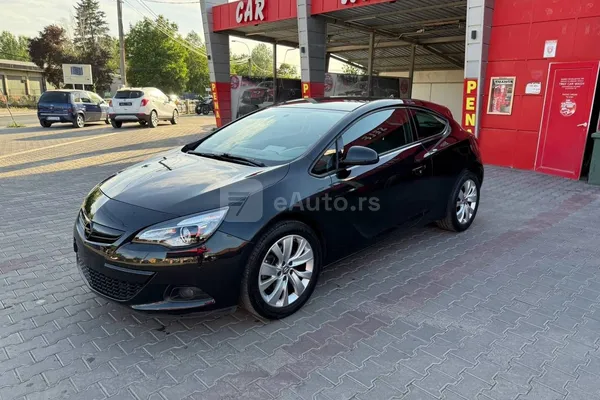 Opel Astra J — polovni automobil