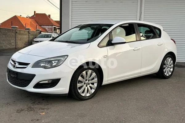 Opel Astra J — polovni automobil