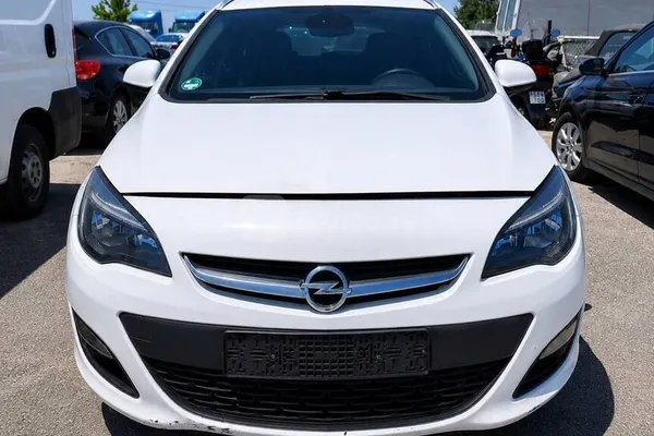 Opel Astra J — polovni automobil