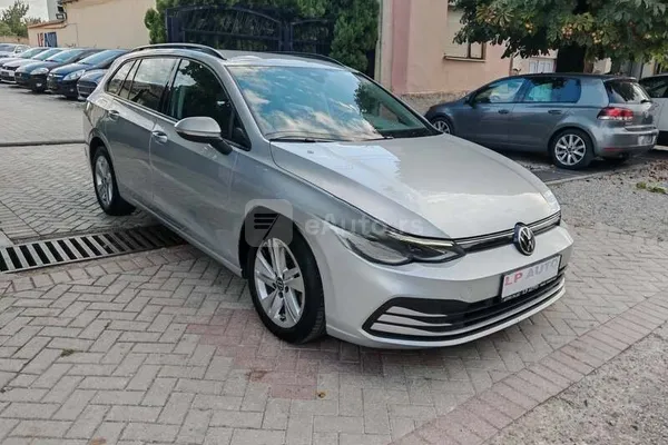 Volkswagen Golf 8 — polovni automobil